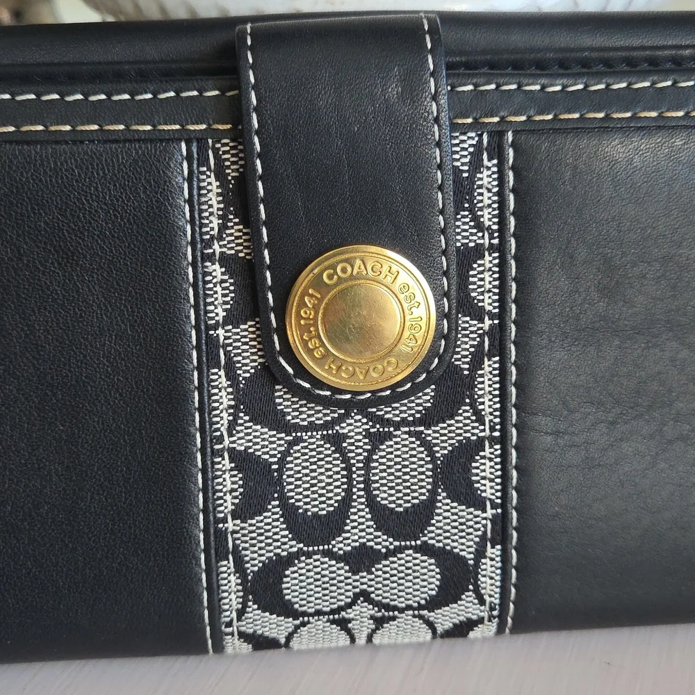 Coach Black Signature Leather Continental Wallet - Picture 5 of 9